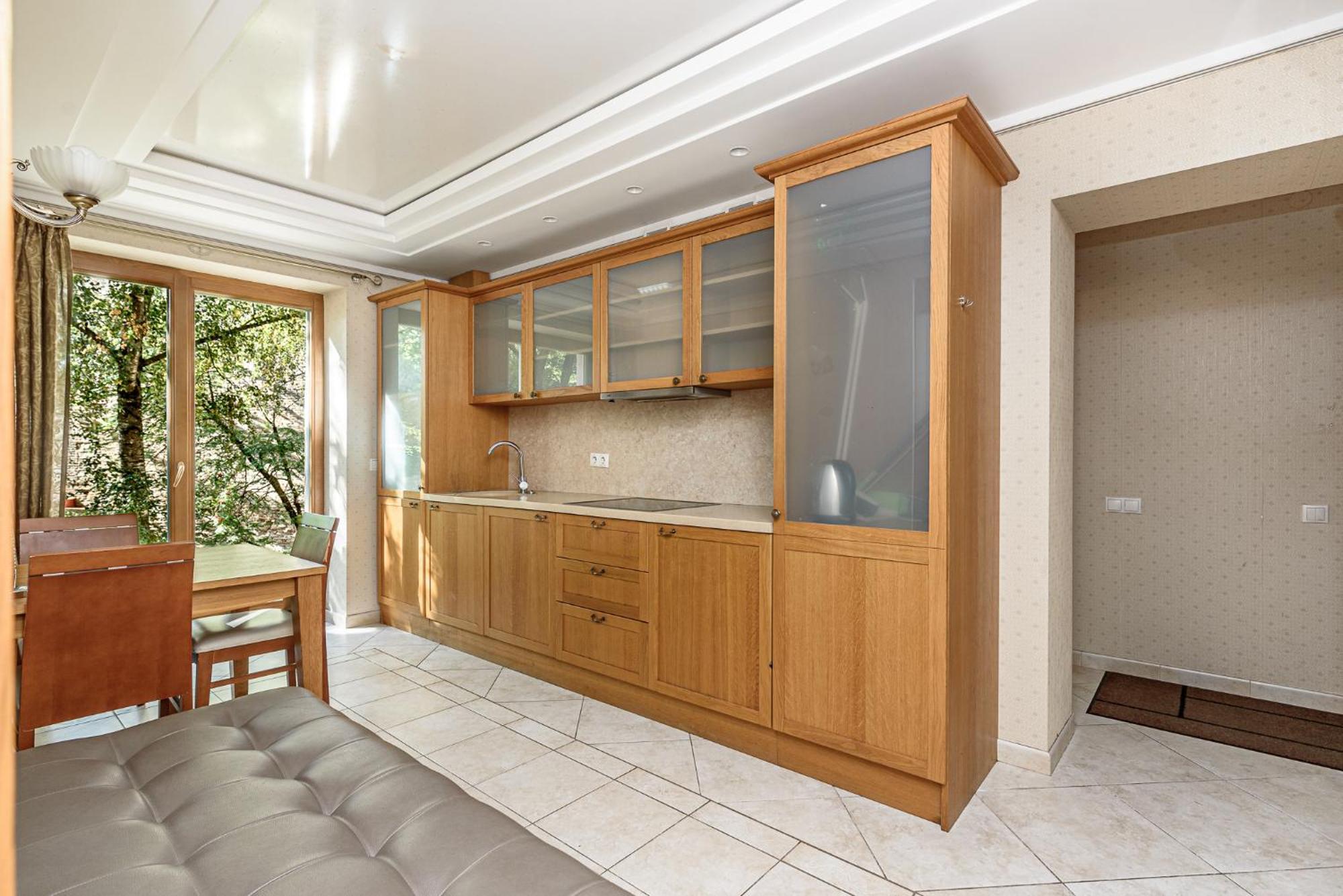 Jacuzzi X Free Parking X Self Check-in 24x7 By H&h Appartement VNO