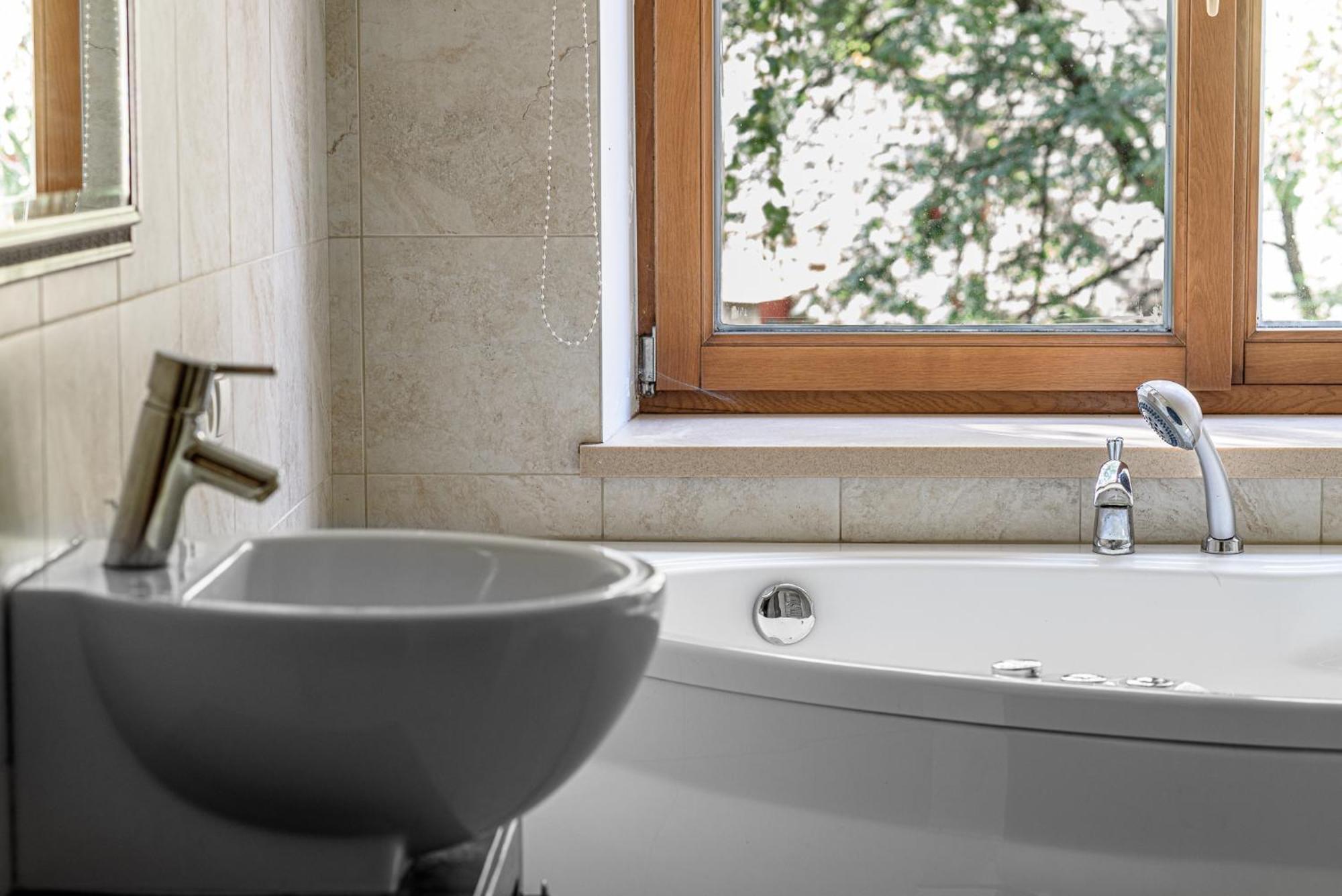 Jacuzzi X Free Parking X Self Check-in 24x7 By H&h * VNO